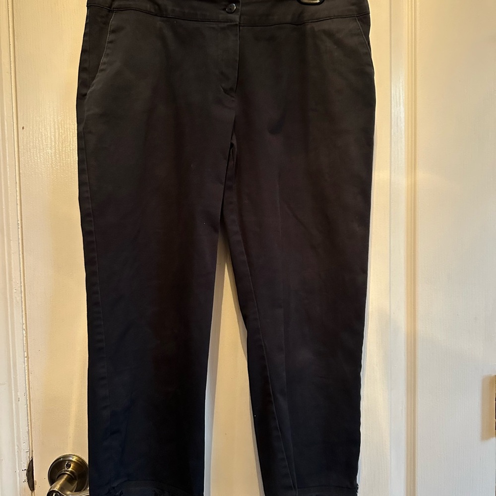 Women’s Black Capris